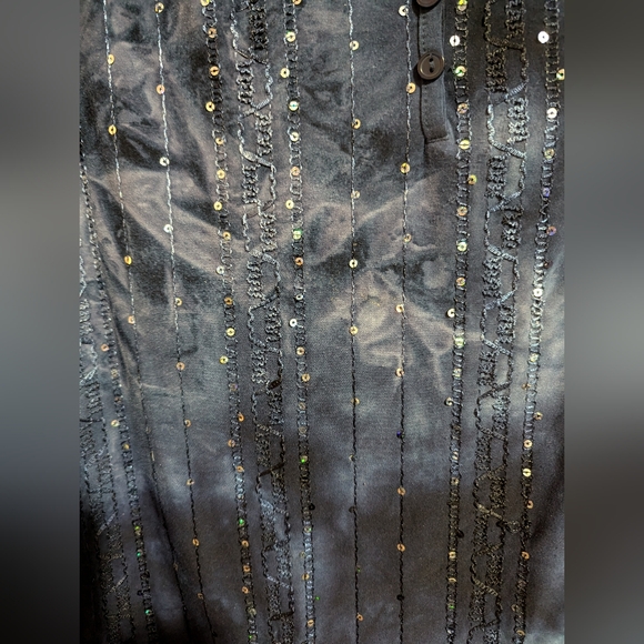 Dress Barn Sequined Tank shirt. Great for layering . V neck. Size 2X. Stretchy. - Picture 3 of 7